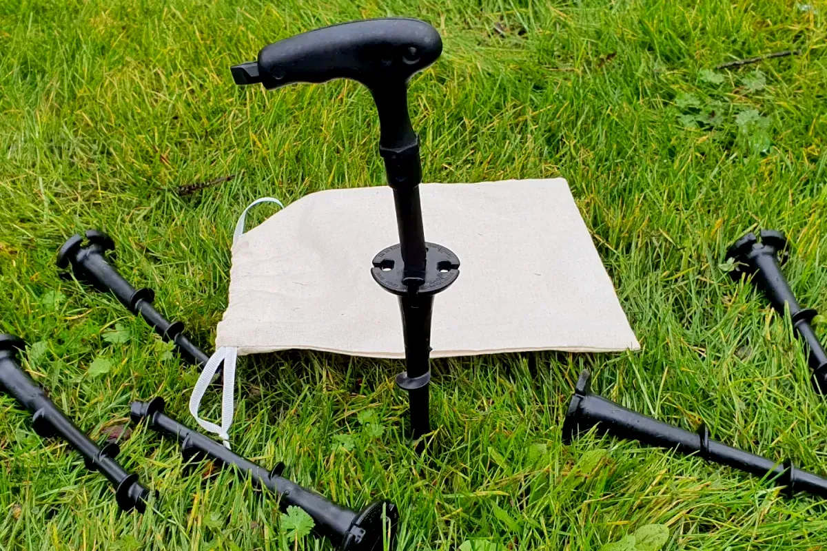 Twist n Grip Earth Screws with Hand Tool and Tote Bag